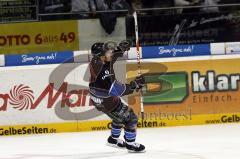 Joe Motzko jubelt nach verwandeltem Penalty. Aufgenommen am 01.03.2011 während dem Spiel ERCI vs. Hamburg Freezers in der Ingolstädter Saturn Arena. Endstand 3:5.