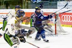 DEL - Pre-Playoffs - 1. Spiel - ERC Ingolstadt - Straubing Tigers - Brandon McMillan (ERC 88) kommt nicht an den Puck. Foto: Adalbert Michalik