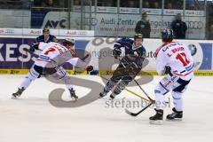 DEL - ERC Ingolstadt - Eisbären Berlin - Christoph Gawlik im Zweikampf. Foto: Adalbert Michalik