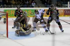 ERC-Ingolstadt gegen Krefeld Pinguine Likens Jeffrey kommt einen Schritt zu spt Foto: Jürgen Meyer