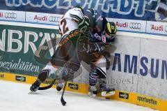 ERC-Ingolstadt gegen Grizzly Adams Wolfsburg - Robert Sabolic kaempft an der Bande Foto: Juergen Meyer