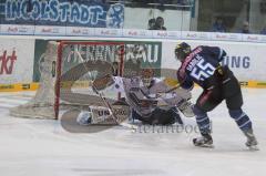 ERC-Ingolstadt gegen Iserlohn Roosters Robert Sabolic mit dem Führungstreffer zum 1:0 Foto: Juergen Meyer