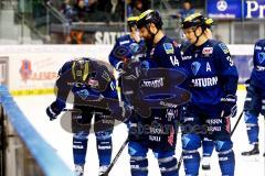 DEL - Pre-Playoffs - 1. Spiel - ERC Ingolstadt - Straubing Tigers Petr Taticek (ERC 17) Dustin Friesen (ERC 14) und Benedikt Kohl (ERC 34) lassen die Köpfe hängen. Foto: Adalbert Michalik