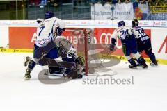 DEL - Pre-Playoffs - 1. Spiel - ERC Ingolstadt - Straubing Tigers - Jared Ross (ERC 42) liegt im Straufraum von Torwart Matt Climie (33, Straubing Tigers) und Colton Jobke (7, Straubing Tigers) Foto: Adalbert Michalik