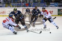 DEL - ERC Ingolstadt - Eisbären Berlin - Petr Taticek im Zweikampf mit Jonas Schlenker. Foto: Adalbert Michalik