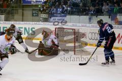 ERC-Ingolstadt gegen Grizzly Adams Wolfsburg - Robert Sabolic mit dem 1:0 Fhrungstreffer Foto: Juergen Meyer