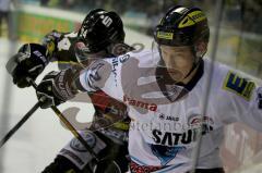 ERC-Ingolstadt gegen Krefeld Pinguine Patrick Hager an der Bande Foto: Jürgen Meyer