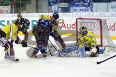 DEL - ERC Ingolstadt - Krefeld Pinguine - Jared Ross schiesst hier das 2:0. Foto: Adalbert Michalik