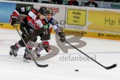 DEL - Kölner Haie - ERC Ingolstadt - Benedikt Kohl (#34 ERC Ingolstadt) einen Schritt zu langsam, Uvira Sebastian #93 schiesst den Ausgleichstreffer zum 1:1 - Foto: Jürgen Meyer