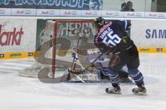 ERC-Ingolstadt gegen Iserlohn Roosters Robert Sabolic mit dem Führungstreffer zum 1:0 Foto: Juergen Meyer