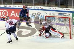 DEL - Eishockey - ERC Ingolstadt - Saison 2019/2020 - EHC Red Bulls Mnchen - Wayne Simpson (#21, ERCI), Chance, Kevin Reich (#35, Torhter, EHCM),  und Yannic Seidenberg (#36, EHCM),
