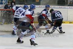 DEL - ERC Ingolstadt - Adler Mannheim - Jared Ross (#42 ERC Ingolstadt) - Christopher Fischer #24 weiss Mannheim - Steve Wagner #14 weiss Mannheim - Foto: Jürgen Meyer