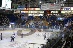 DEL - ERC Ingolstadt - Augsburg Panther - Teamaufstellung vor den Fans zum ersten Heimspiel, Fan Choreogarphie Pokal Meister Jubel Fahnen