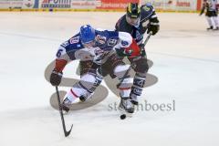 DEL - ERC Ingolstadt - Adler Mannheim - Derek Hahn (#43 ERC Ingolstadt) - Jon Rheault #46 weiss Mannheim - Foto: Jürgen Meyer