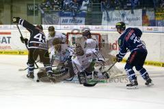 DEL - ERC Ingolstadt - Straubing Tigers - Derek Hahn und Christoph Gawlik sorgen für Unruhe vor dem Tor -  Foto: Adalbert Michalik