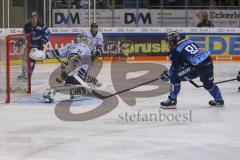 Im Bild: Kris Foucault (#81 ERC) schießt auf das Tor

Eishockey - Herren - DEL - Saison 2019/2020, Spiel 2 - 17.09.2019 -  ERC Ingolstadt - Nürnberg Ice Tigers - Foto: Ralf Lüger