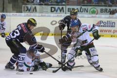 DEL - ERC Ingolstadt - Augsburg Panther - Derek Hahn (43) und hinten John Laliberte (15) am Tor