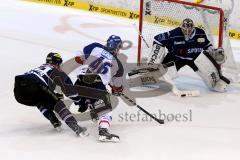 DEL - ERC Ingolstadt - Adler Mannheim - Timo Pielmeier (#51 ERC Ingolstadt) - Dustin Friesen (#14 ERC Ingolstadt) - Jon Rheault #46 Mannheim - weiss Mannheim - Foto: Jürgen Meyer