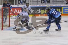 Im Bild: Kris Foucault (#81 ERC) schießt auf das Tor

Eishockey - Herren - DEL - Saison 2019/2020, Spiel 2 - 17.09.2019 -  ERC Ingolstadt - Nürnberg Ice Tigers - Foto: Ralf Lüger