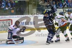 DEL - ERC Ingolstadt - Augsburg Panther - Tor zum 2:3 Anschluß für Ingolstadt durch Ryan MacMurchy (27), rechts Petr Taticek (17) sieht zum Tor Jubelt