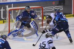 Im Bild: Jochen Reimer (#32 Torwart ERC) und Brett Oslon (#16 ERC)

Eishockey - Herren - DEL - Saison 2019/2020, Spiel 2 - 17.09.2019 -  ERC Ingolstadt - Nürnberg Ice Tigers - Foto: Ralf Lüger