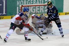 DEL - ERC Ingolstadt - Adler Mannheim - John Laliberte (#15 ERC Ingolstadt) - Dennis Endras Torwart Mannheim - Daniel Richmond #19 weiss Mannheim - Foto: Jürgen Meyer