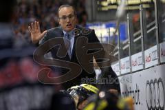 DEL - ERC Ingolstadt - Augsburg Panther - Cheftrainer Larry Huras schreit sein Team an der Bank an