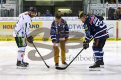 DEL - ERC Ingolstadt - Straubing Tigers - Eröffnungsbully von Leopold Stiefel an seinem 70. Geburtstag - Foto: Adalbert Michalik