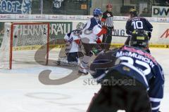 DEL - ERC Ingolstadt - Adler Mannheim - Das 1:0 durch Brandon Buck (#9 ERC Ingolstadt) - Jeffrey Szwez #10 ( ERC Ingolstadt) - Dennis Endras Torwart Mannheim - Foto: Jürgen Meyer