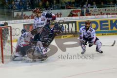 Playoff 3. Viertelfinalspiel- ERC Ingolstadt - Iserlohn Roosters - Brandon Buck (#9 ERC Ingolstadt) - Mathias Lange Torwart Iserlohn - Foto: Marek Kowalski