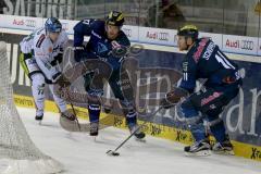 DEL - Eishockey - Saison 2015/2016 - ERC Ingolstadt - Augsburger Panther - Petr Taticek (#17 ERC Ingolstadt) - Benedikt Schopper (#11 ERC Ingolstadt) - Iggulden Michael weiss Augsburg - Foto: Jürgen Meyer