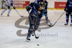 DEL - Eishockey - Saison 2015/2016 - ERC Ingolstadt - Augsburger Panther - John Laliberte (#15 ERC Ingolstadt) beim Warm machen - Foto: Jürgen Meyer