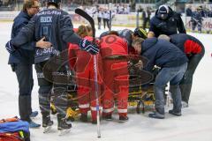 DEL - Eishockey - ERC Ingolstadt - Kölner Haie - Saison 2015/2016 - Benedikt Schopper (#11 ERC Ingolstadt) wird mit der Trage raus gefahren  - Foto: Jürgen Meyer