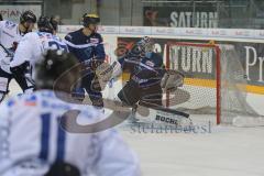 DEL - Eishockey - ERC Ingolstadt - Iserlohn Roosters - Saison 2016/2017 - Timo Pielmeier Torwart (#51 ERCI) bekommt den 1:1 Anschlusstreffer - Benedikt Kohl (#34 ERCI) - Foto: Meyer Jürgen