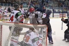 DEL - Eishockey - ERC Ingolstadt - Kölner Haie - Saison 2015/2016 - Benedikt Schopper (#11 ERC Ingolstadt) - Mirco Lüdemann (#12 Köln) - Foto: Jürgen Meyer