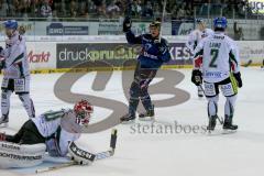 DEL - Eishockey - Saison 2015/2016 - ERC Ingolstadt - Augsburger Panther - Marti Davidek (#12 ERC Ingolstadt) mit dem 3:1 Führungstreffer - Meisner Benjamin Torwart Augsburg - Foto: Jürgen Meyer