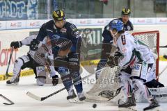 DEL - Eishockey - Saison 2015/2016 - ERC Ingolstadt - Augsburger Panther - Thomas Greilinger (#39 ERC Ingolstadt) schießt den Puck mit dem Fuß - Patrick McNeill (#2 ERC Ingolstadt)  - Meisner Benjamin Torwart Augsburg - Foto: Jürgen Meyer