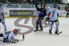 DEL - Eishockey - Saison 2015/2016 - ERC Ingolstadt - Augsburger Panther - Marti Davidek (#12 ERC Ingolstadt) mit dem 3:1 Führungstreffer - Meisner Benjamin Torwart Augsburg - Foto: Jürgen Meyer