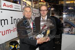 DEL - Eishockey - ERC Ingolstadt - Kölner Haie - Saison 2015/2016 - Hans Fischer wird geehrt für seine 1500 Übertragungen im Radio - Claudius Rehbein - Foto: Jürgen Meyer