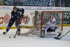 DEL - Eishockey - Saison 2015/2016 - ERC Ingolstadt - Augsburger Panther - Alexander Barta (#92 ERC Ingolstadt) - Meisner Benjamin Torwart Augsburg  - Foto: Jürgen Meyer