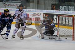 DEL - Eishockey - ERC Ingolstadt - Iserlohn Roosters - Saison 2016/2017 - Timo Pielmeier Torwart (#51 ERCI) - Ross Bradley (#81 Iserlohn) - Benedikt Kohl (#34 ERCI) - Foto: Meyer Jürgen