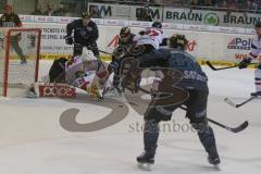 DEL - Eishockey - ERC Ingolstadt - Kölner Haie - Saison 2015/2016 - John Laliberte (#15 ERC Ingolstadt) - Petr Taticek (#17 ERC Ingolstadt) - Gustaf Wesslau (#29 Köln)Torwart Köln - Foto: Jürgen Meyer