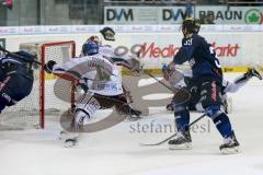 DEL - Eishockey - Saison 2015/2016 - ERC Ingolstadt - Augsburger Panther - Thomas Greilinger (#39 ERC Ingolstadt) verliert den Handschuh - Foto: Jürgen Meyer
