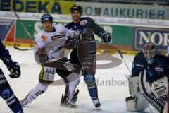 DEL - Eishockey - Saison 2015/2016 - ERC Ingolstadt - Augsburger Panther - Benedikt Kohl (#34 ERC Ingolstadt) im Zweikampf mit Aleksander Polaczek weiss Augsburg - Foto: Jürgen Meyer