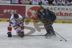 DEL - Eishockey - ERC Ingolstadt - Kölner Haie - Saison 2015/2016 - Brian Lebler (#7 ERC Ingolstadt) - Fredrik Eriksson (#33 Köln) - Foto: Jürgen Meyer