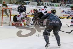 DEL - Eishockey - ERC Ingolstadt - Kölner Haie - Saison 2015/2016 - John Laliberte (#15 ERC Ingolstadt) - Petr Taticek (#17 ERC Ingolstadt) - Gustaf Wesslau (#29 Köln)Torwart Köln - Foto: Jürgen Meyer
