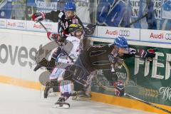 DEL - Eishockey - ERC Ingolstadt - Adler Mannheim - Saison 2016/2017 - Simon Schütz (#97 ERCI) - Kink Marcus (#17 Mannheim) - Foto: Meyer Jürgen