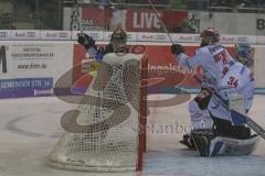 DEL - Eishockey - Saison 2018/2019 - ERC Ingolstadt - Schwenninger Wild Wings - Joachim Ramoser (#47 ERCI) schiesst den 1:0 Führungstreffer - jubel - Dustin Strahlmeier Torwart (#34 Schwenningen) - Dominik Bittner(#7 Schwenningen) - Foto: Meyer Jürgen