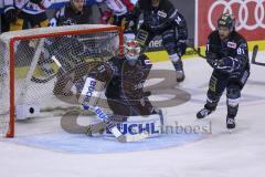 Im Bild: Timo Pielmeier (#51 Torwart ERC) und Kris Foucault (#81 ERC)

Eishockey - Herren - DEL - Saison 2019/2020 -  ERC Ingolstadt - Eisbären Berlin - Foto: Ralf Lüger