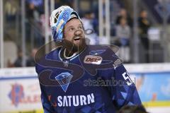 Im Bild: Timo Pielmeier (#51 Torwart ERC) lacht nach dem Sieg gegen Düsseldorf

Eishockey - Herren - DEL - Saison 2019/2020 -  ERC Ingolstadt - Düsseldorfer EG - Foto: Ralf Lüger